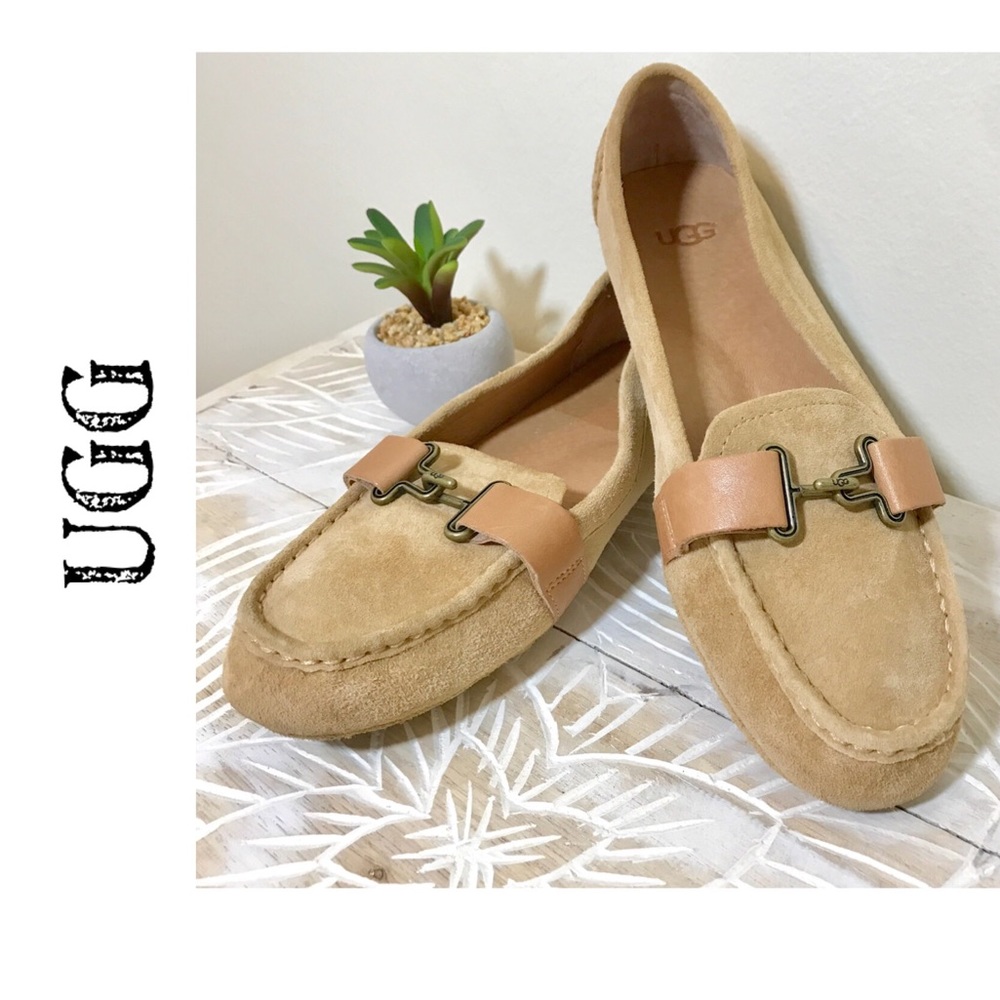 UGG Loafers Moccasins Size 6 Tan EUC
